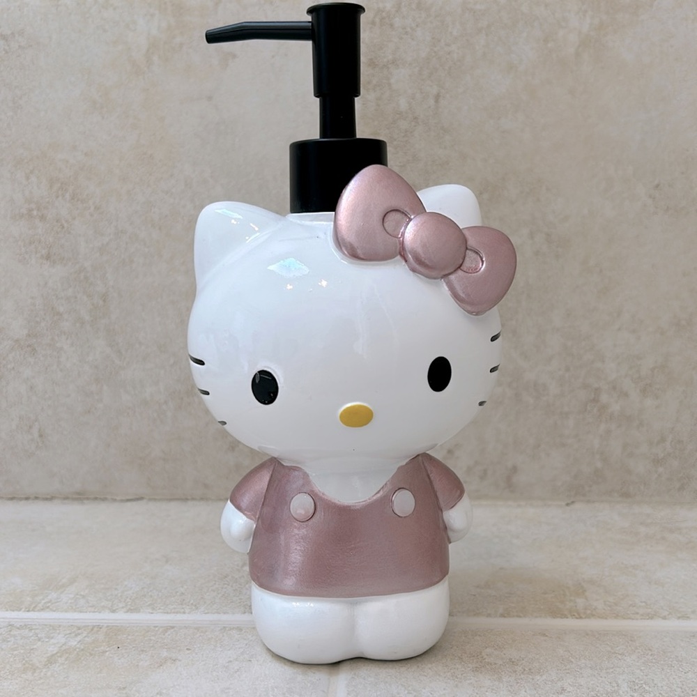 HELLO KITTY ceramic soap dispenser NWT